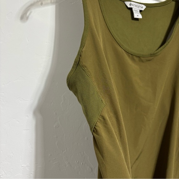 Athleta Women's Green Sleeveless Athletic Workout Running Shirt Top Medium Green - Picture 3 of 8